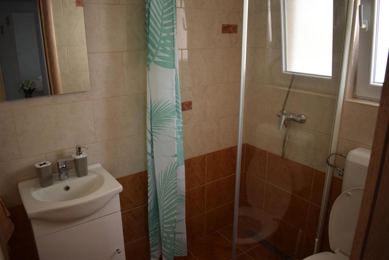 Apartmani Katica Novalja Exteriör bild