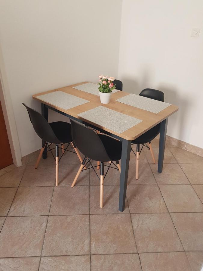 Apartmani Katica Novalja Exteriör bild
