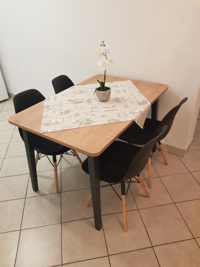 Apartmani Katica Novalja Exteriör bild