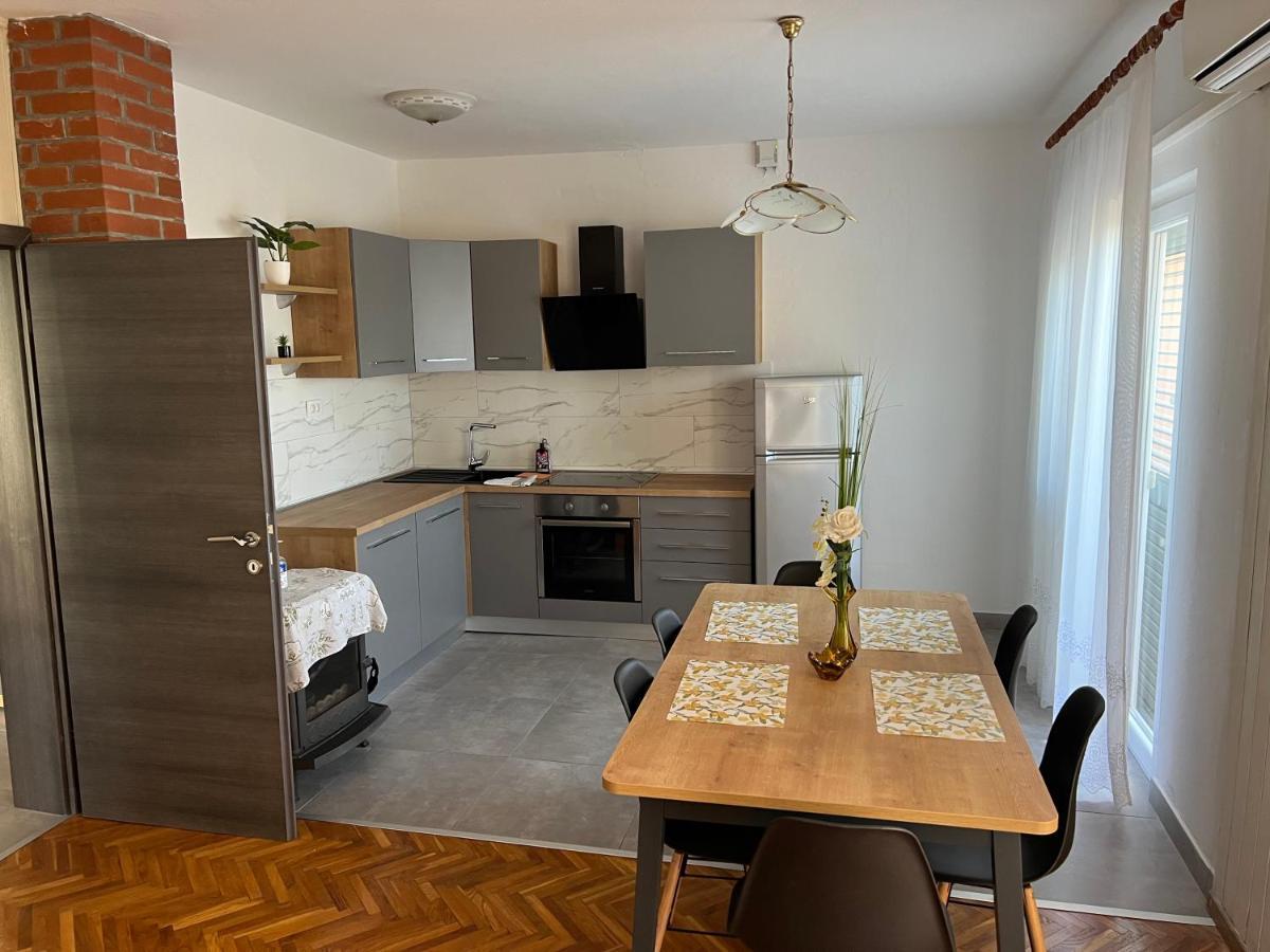Apartmani Katica Novalja Exteriör bild